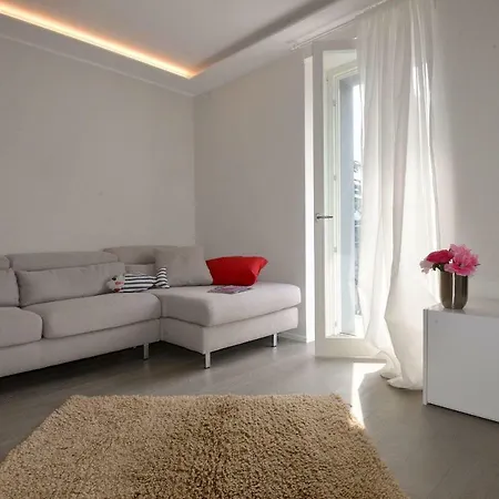 Villa-mezzegra-1 شقة *